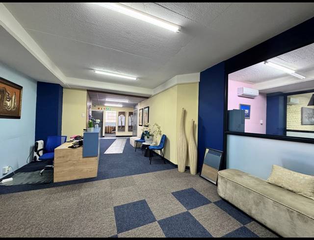 3,355M² BUSINESS CENTRE FOR SALE IN LAUDIUM